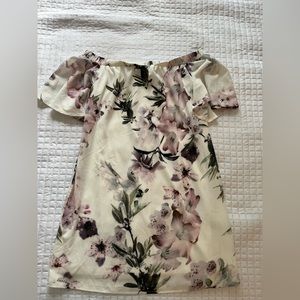 Lulus summer off the shoulder floral dress. Size Small. Worn Once